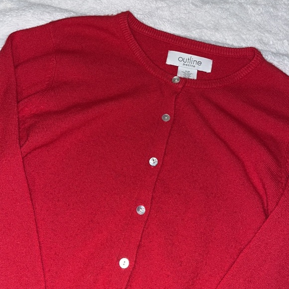 Outline red cardigan - Picture 5 of 10